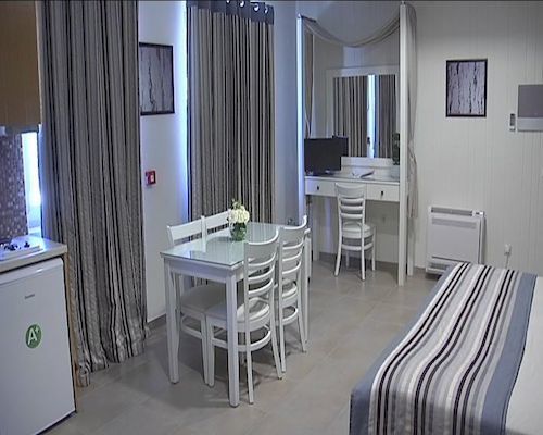 曼提尼亚湾酒店 卡拉马塔 外观 照片